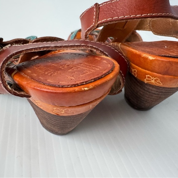 L’artiste philomena t-strap heeled sandals flower design and medallion size 37 - Picture 13 of 14